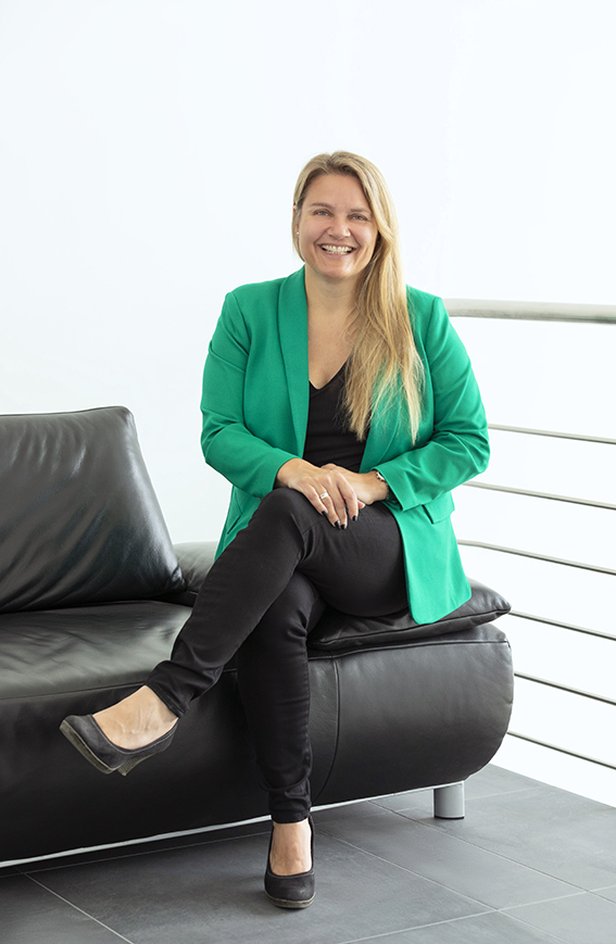 Mein Name ist Astrid Frey-Klein. Ob Einfamilienhaus oder Ferienhaus, Anlageobjekt oder Eigentumswohnung, Grund und Boden oder Gewerbeimmobilien - als Architektin und Maklerin zugleich bin die richtige Ansprechpartnerin, wenn es um Ihre Immobilien geht!